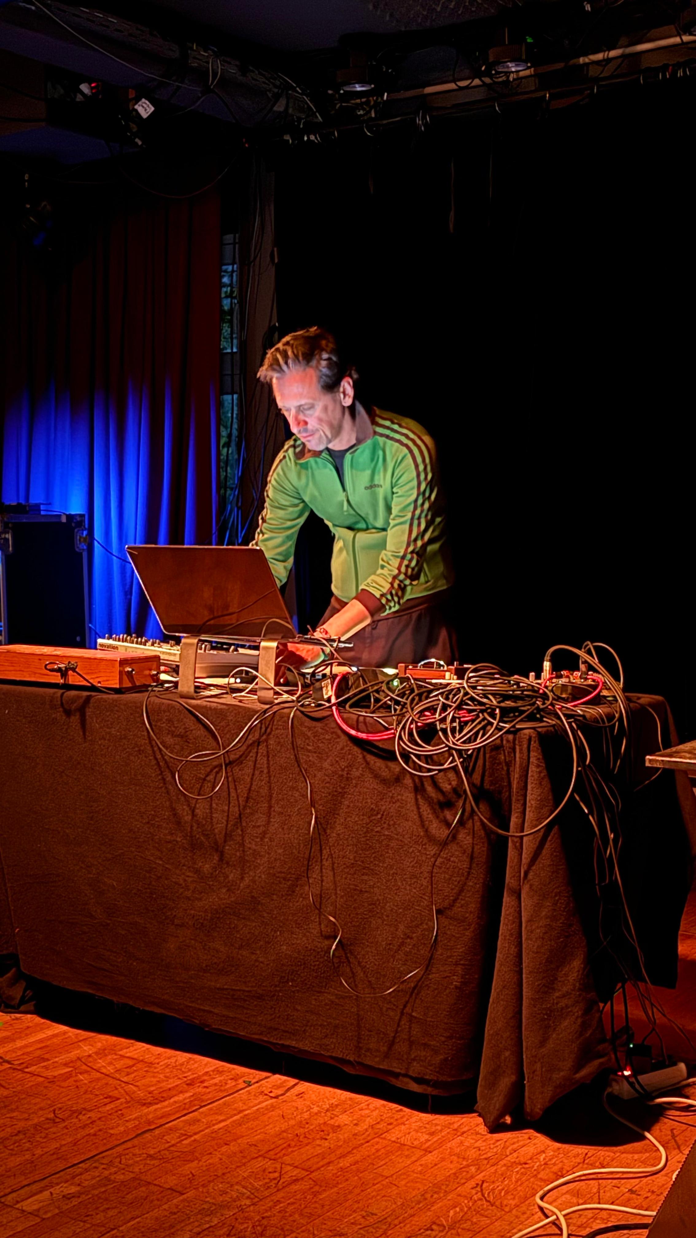Akosch Warga performing a live electronic set at Lange Nacht der Bilder, B.L.O. Ateliers, Berlin